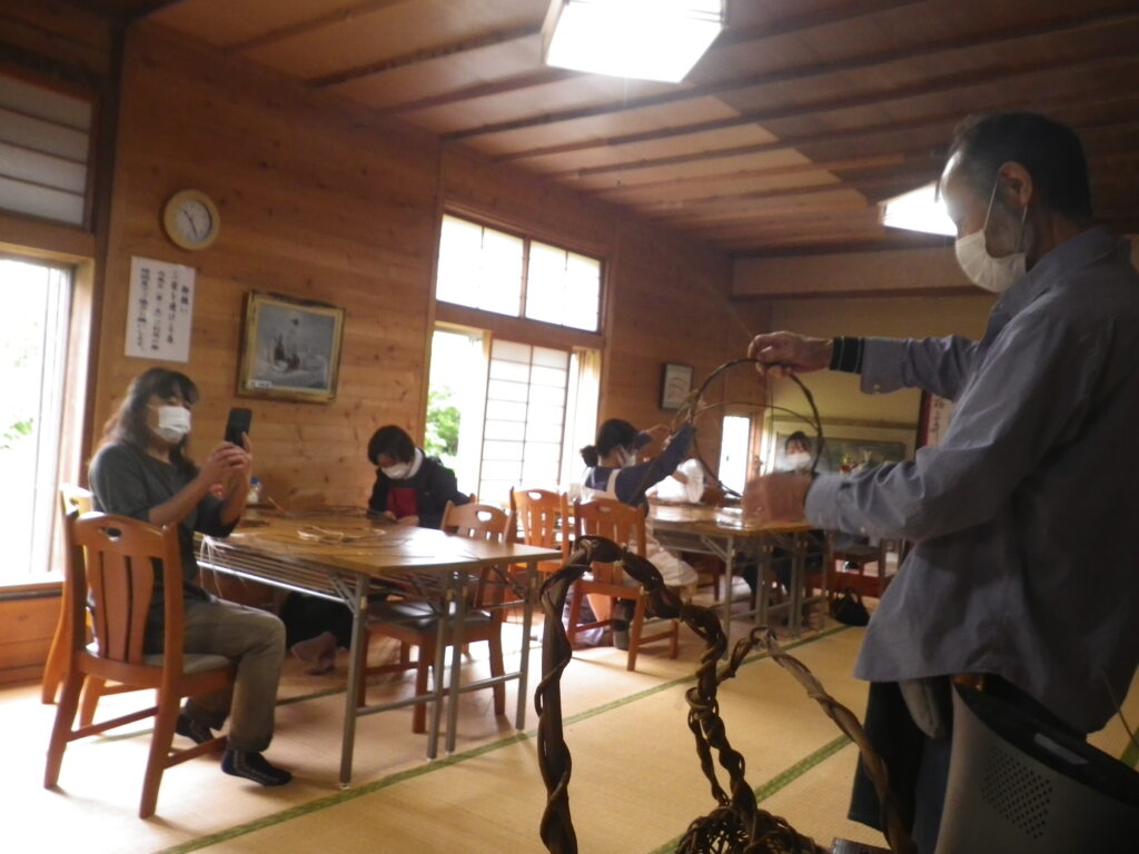 ７月１１日「あけびつるでかご編みワークショップ」開催しました | 八幡平ビジターセンター Hachimantai Visitor Center