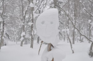 2月12日（日）環境省補助金事業「スキーハイクで冬山さんぽ・〈上級〉ベコ谷地コース」を開催しました。