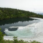 6/22　雪が残る鏡沼