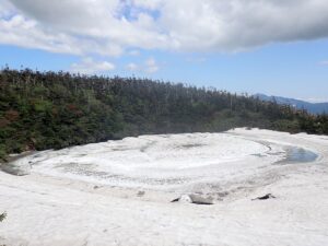 6/13　雪層浮上、開眼現象はじまる