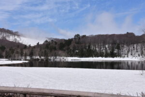 ４月２９日（水）「残雪の大沼散策」を開催しました。